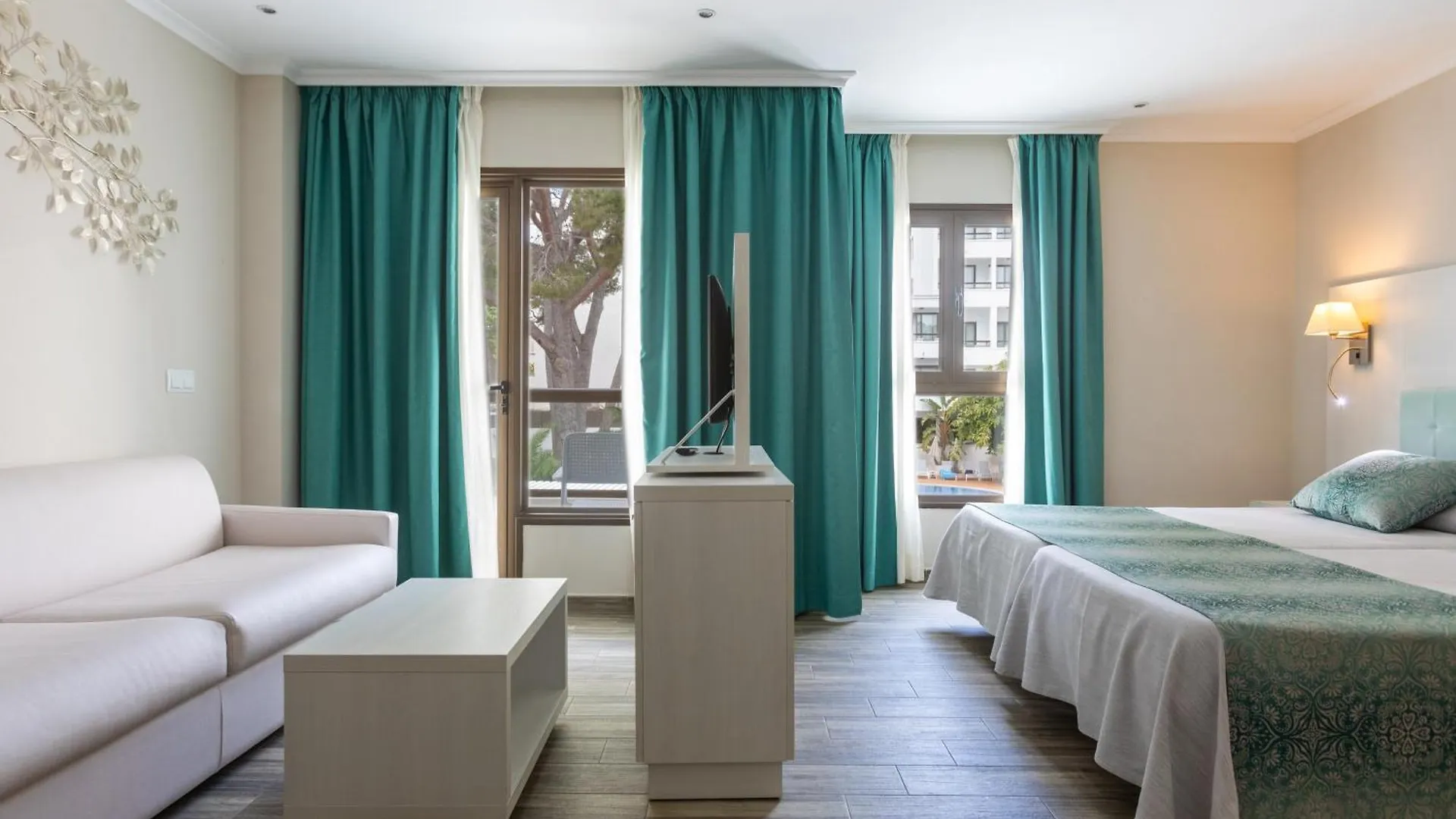 Ona Palmira Paguera Hotel